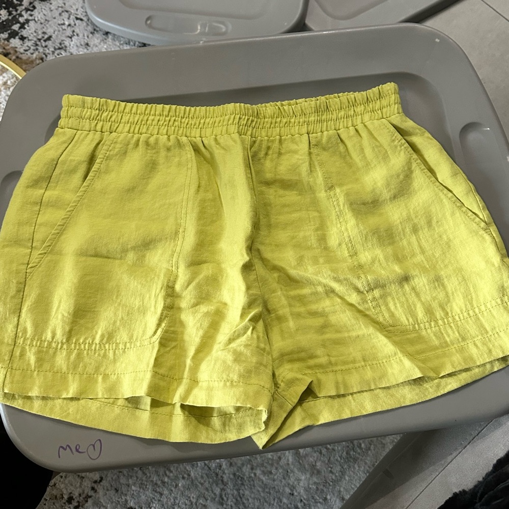BCBG linen short